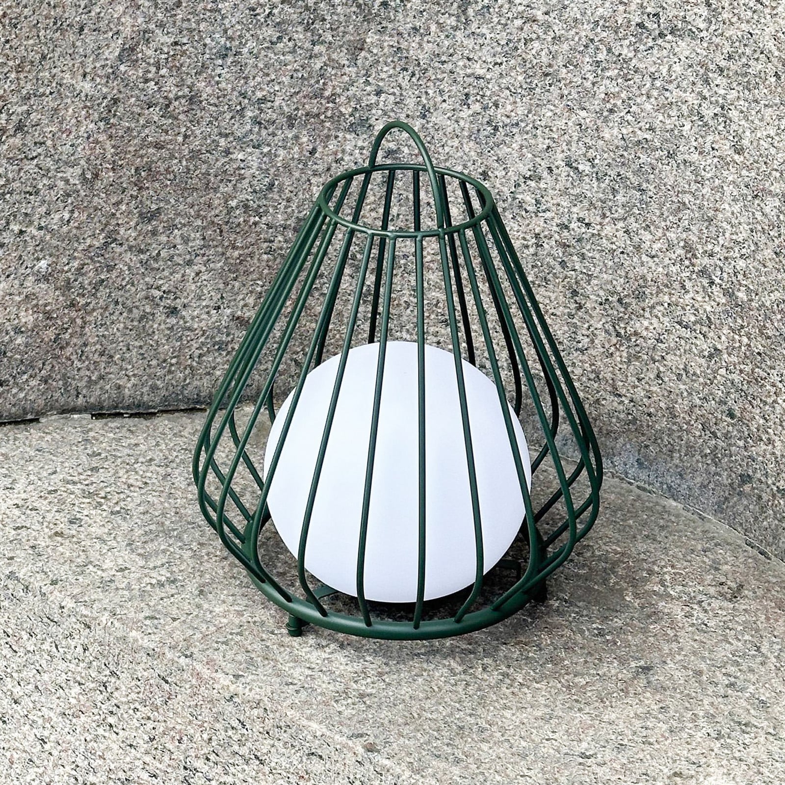Evesham Outdoor Lantern Medium Black - Dyberg Larsen - Terassi - Design - Metalli - Varjostimella