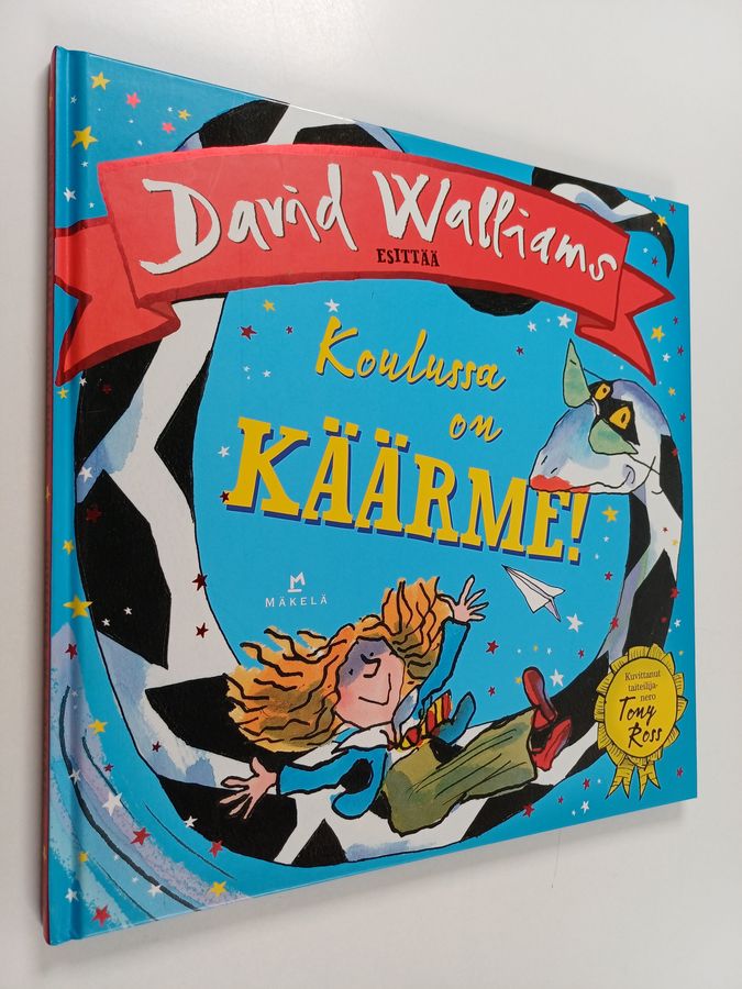 Koulussa on käärme!