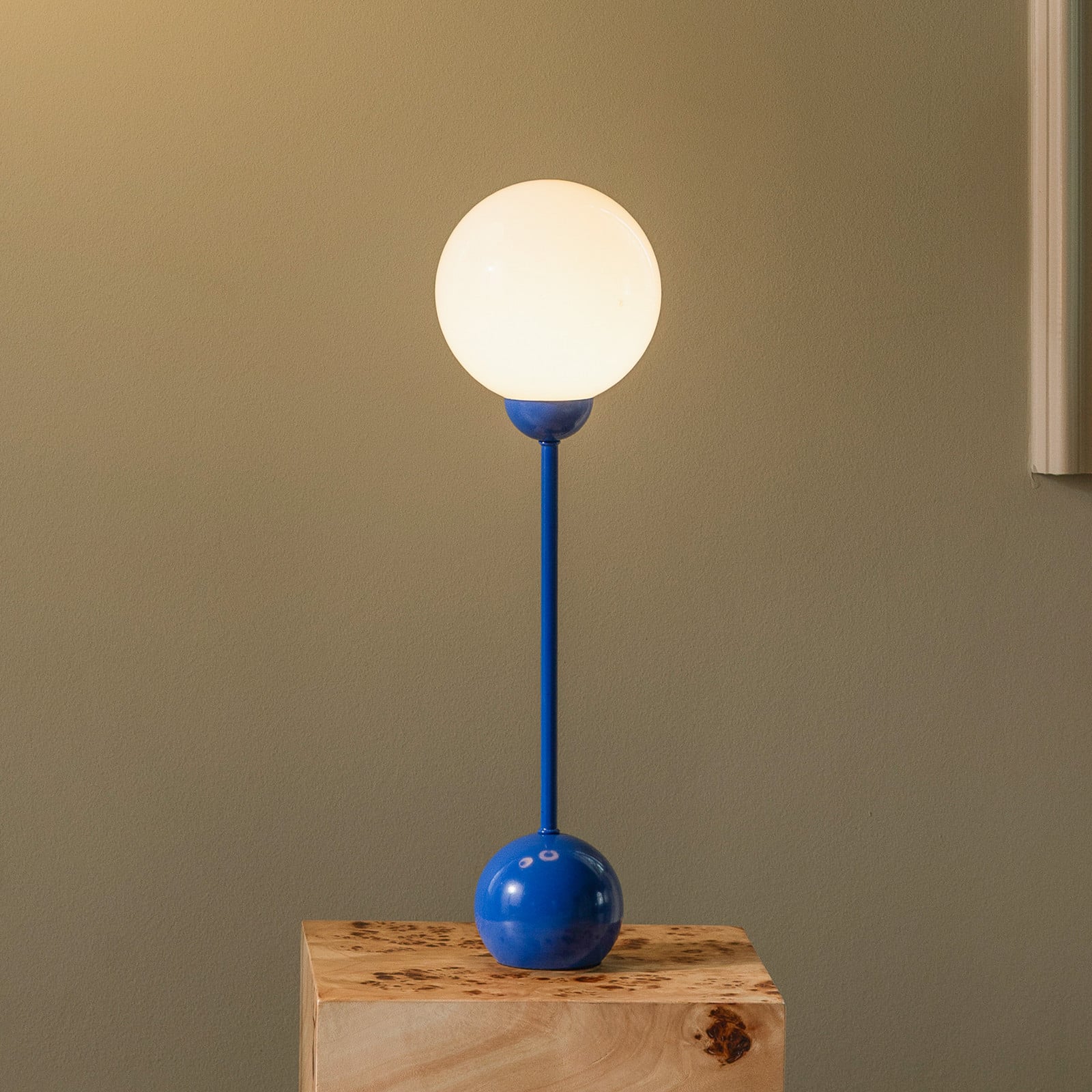 Ripley-pöytälamppu, sininen, korkeus 52 cm – Globen Lighting - Olohuone - Skandinaavinen - Metalli - Varjostimella