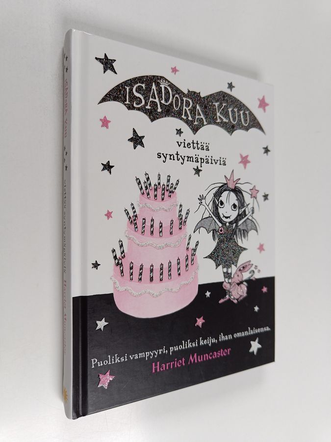 Isadora Kuu viettää syntymäpäiviä