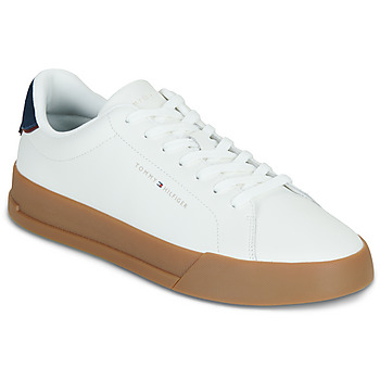 TOMMY HILFIGER Matalavartiset tennarit 'Logo Court With' musta / valkoinen