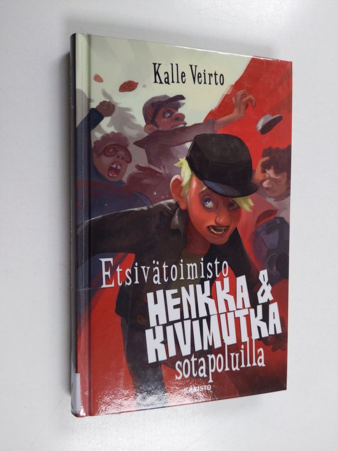 Etsivätoimisto Henkka & Kivimutka sotapoluilla