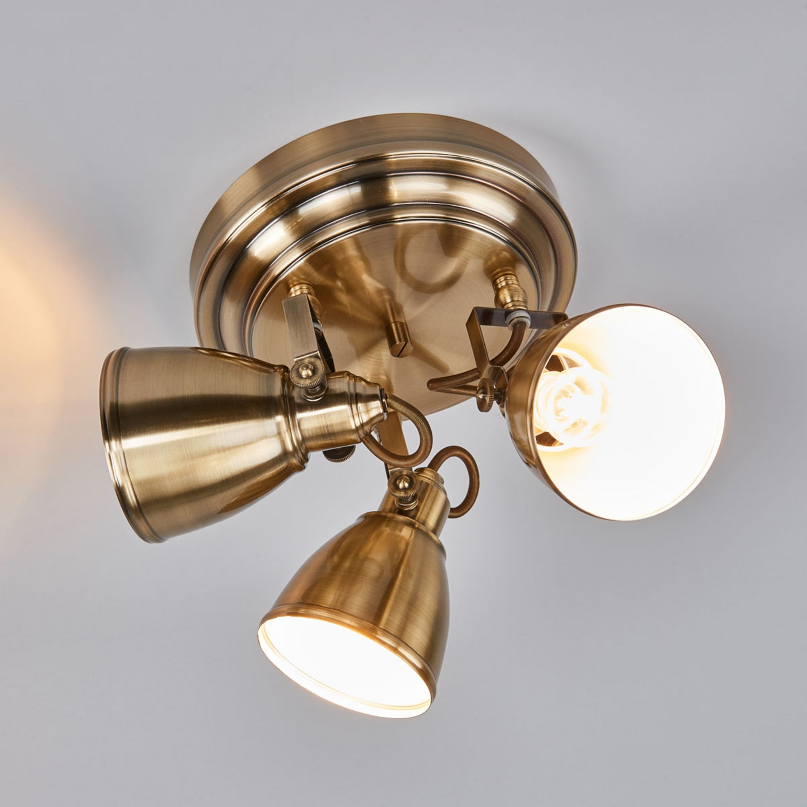 Fjällbacka 3 Kattovalaisin Antique Brass - Markslöjd - Olohuone - Antiikki - Metalli - Monilamppuinen