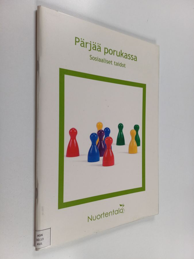 Pärjää porukassa (selkokirja)