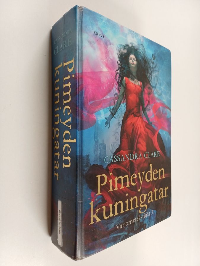 Pimeyden kuningatar