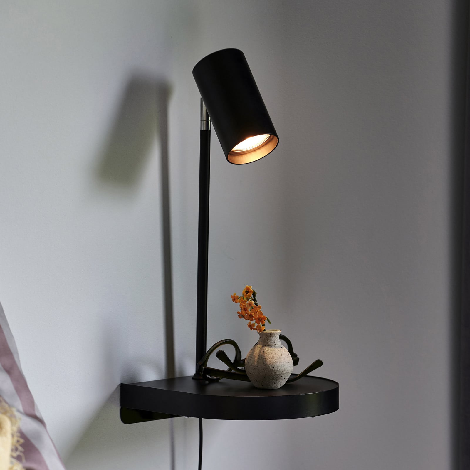 Cody Seinävalaisin w/USB-A Port for Charging Black - Nordlux - Makuuhuone - Moderni - Metalli - Yksilamppuinen
