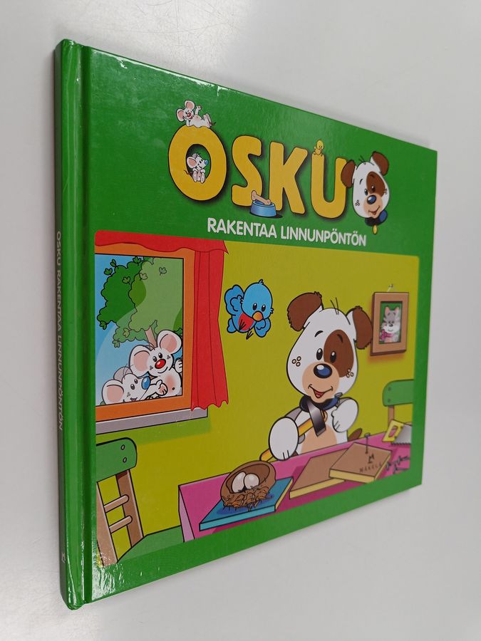 Osku rakentaa linnunpöntön