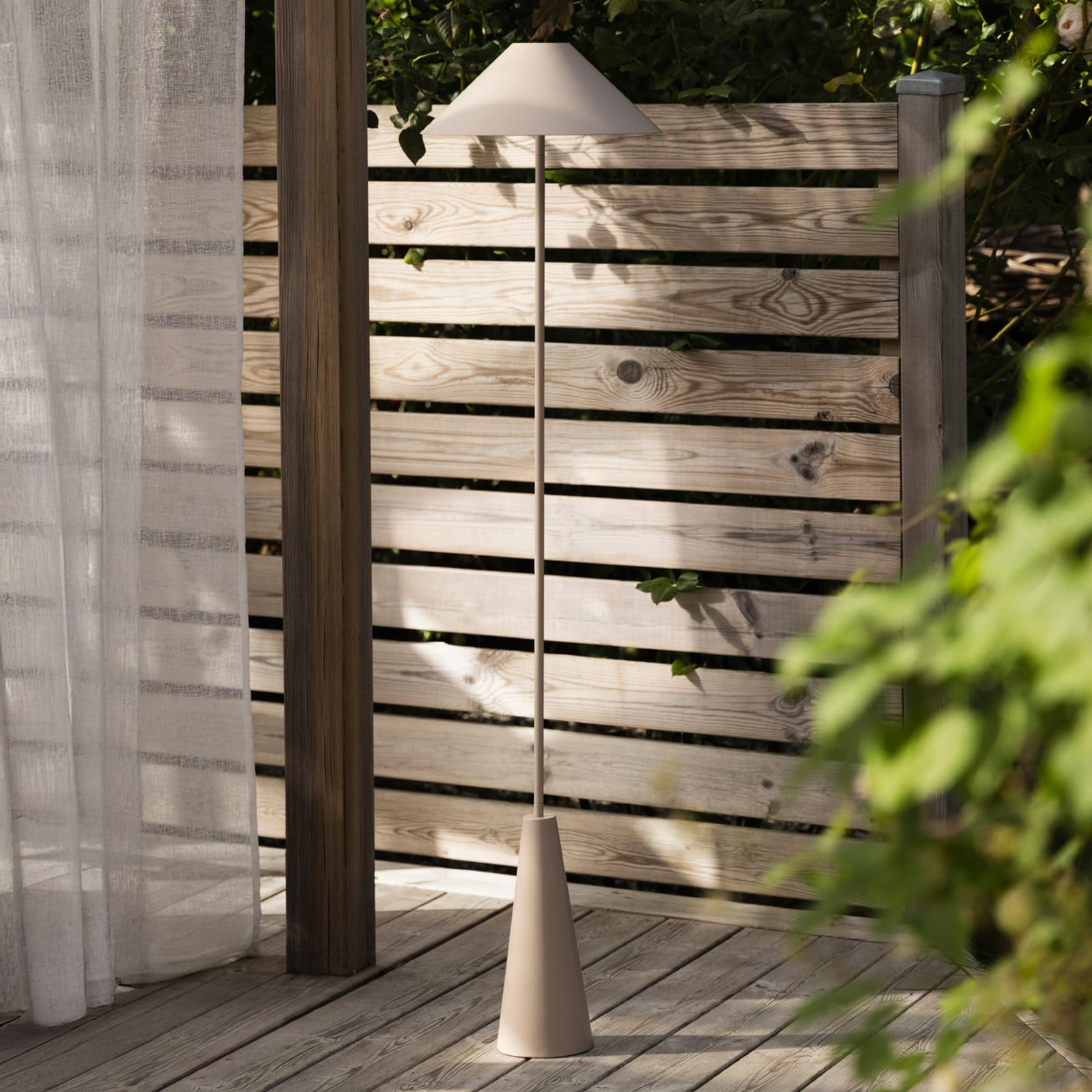 Cannes PORTABLE lattiavalaisin ulos, ruskea IP54 - Globen Lighting - Terassi - Design - Metalli - Yksilamppuinen