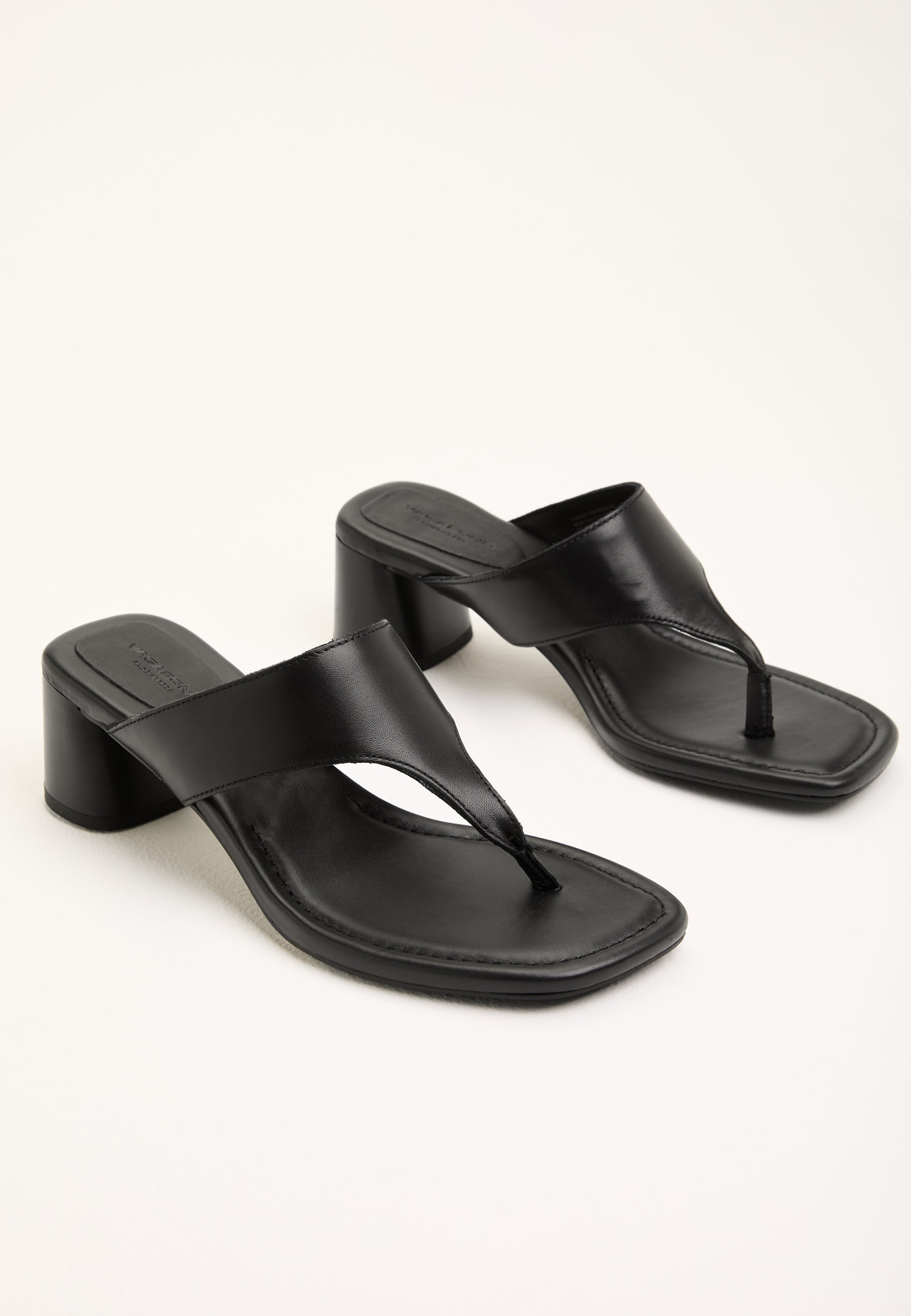VAGABOND SHOEMAKERS Varvastossut 'Evie' musta