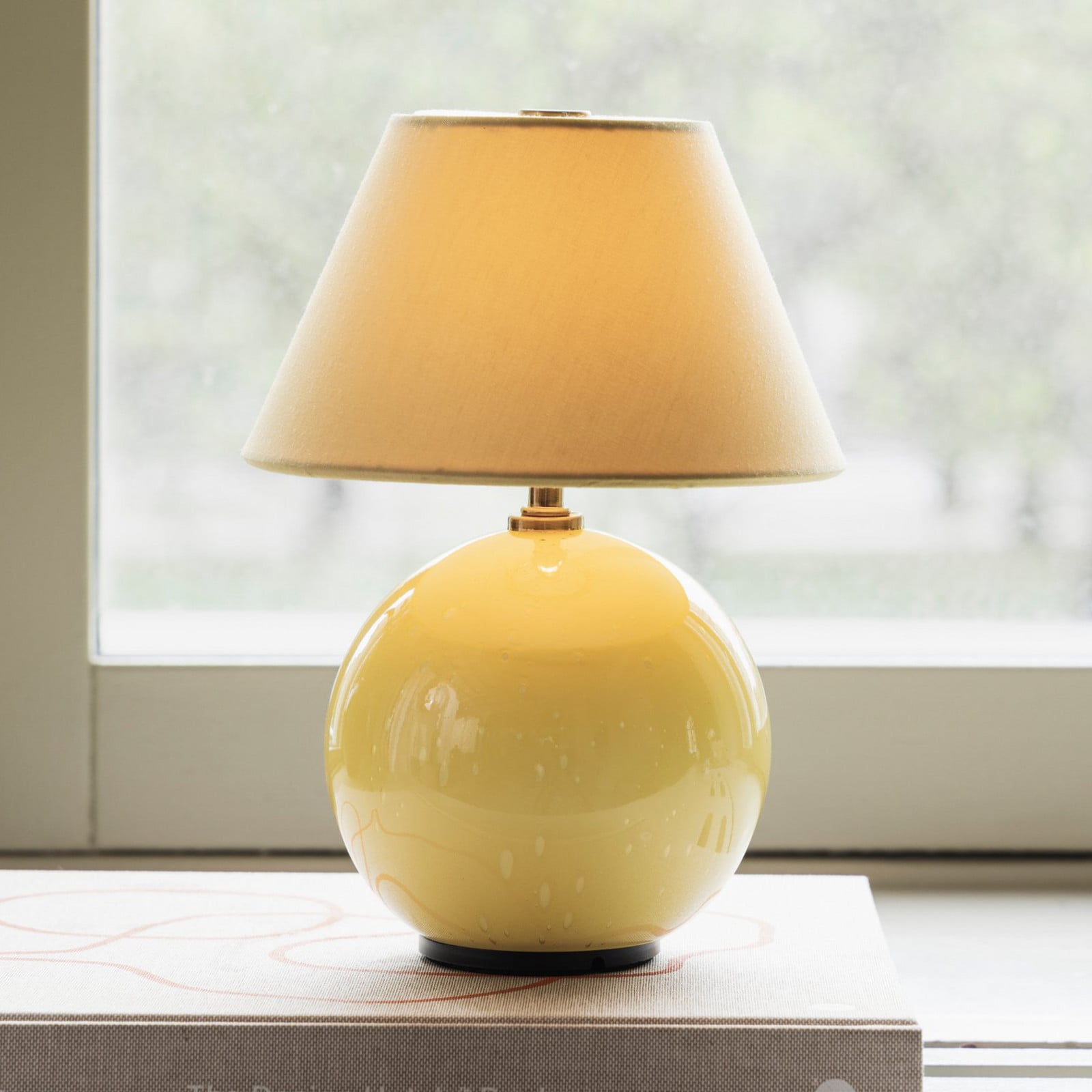 IRIS PORTABLE pöytälamppu, keltainen/keltainen, 23 cm - Globen Lighting - Olohuone - Kangas / tekstiili - Yksilamppuinen