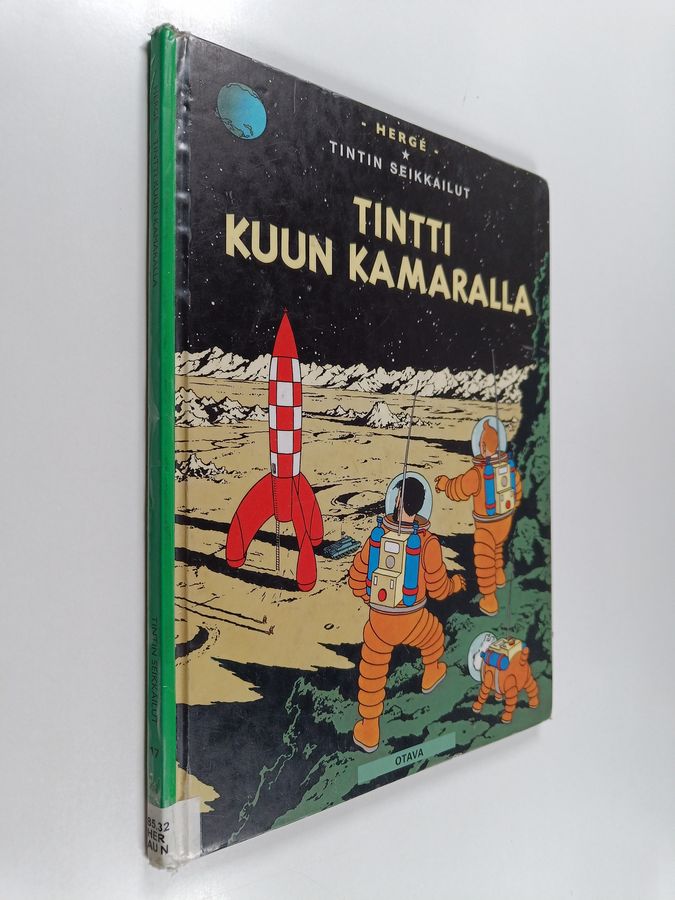 Tintti kuun kamaralla
