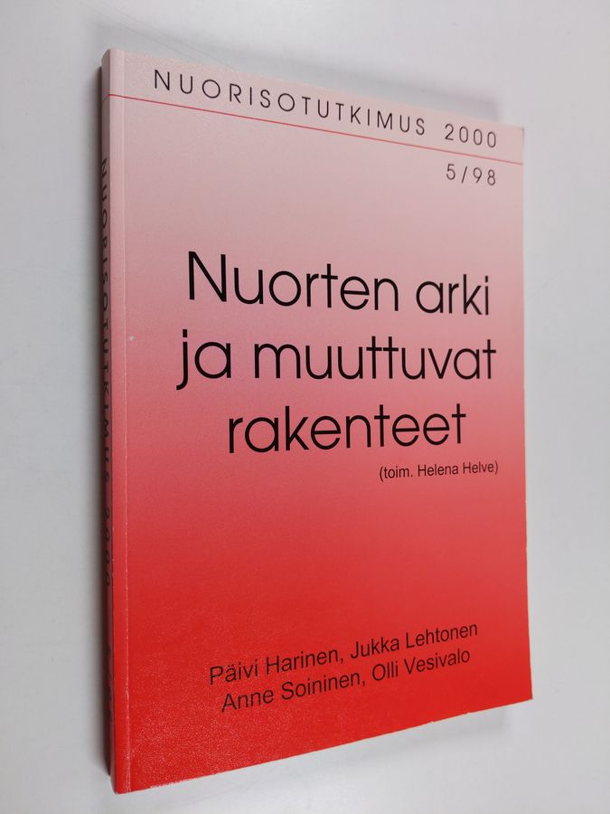 Nuorten arki ja muuttuvat rakenteet