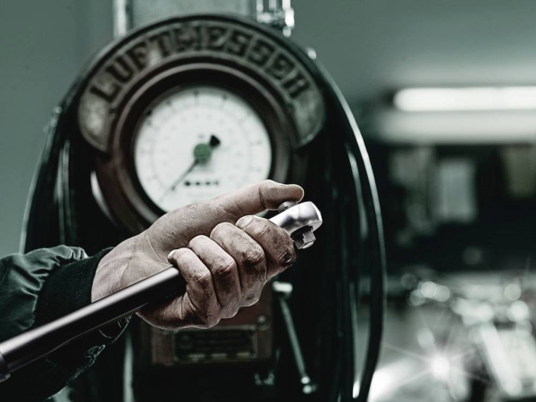 Wera Click-Torque C 2 Push R/L säädettävä momenttiavain myötäpäivään ja vastapäivään tapahtuvaan momentin hallintaan 20-100 Nm.