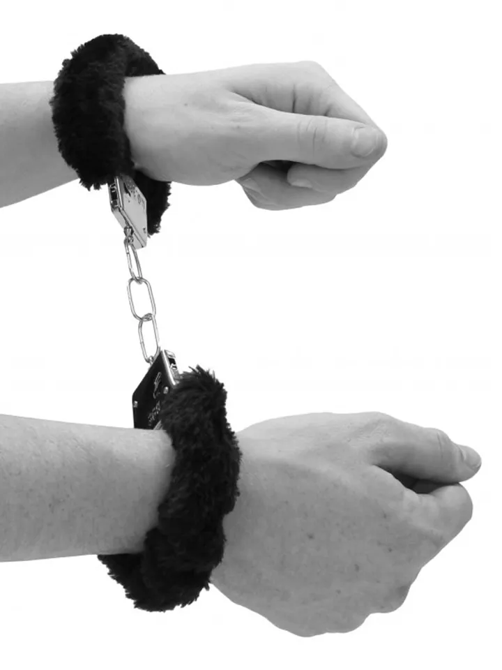 Ouch - B&W Beginner's Furry Hand Cuffs