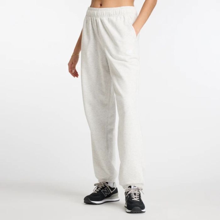 New Balance Sport Essentials French Terry Jogger K. M Harmaa Naiset