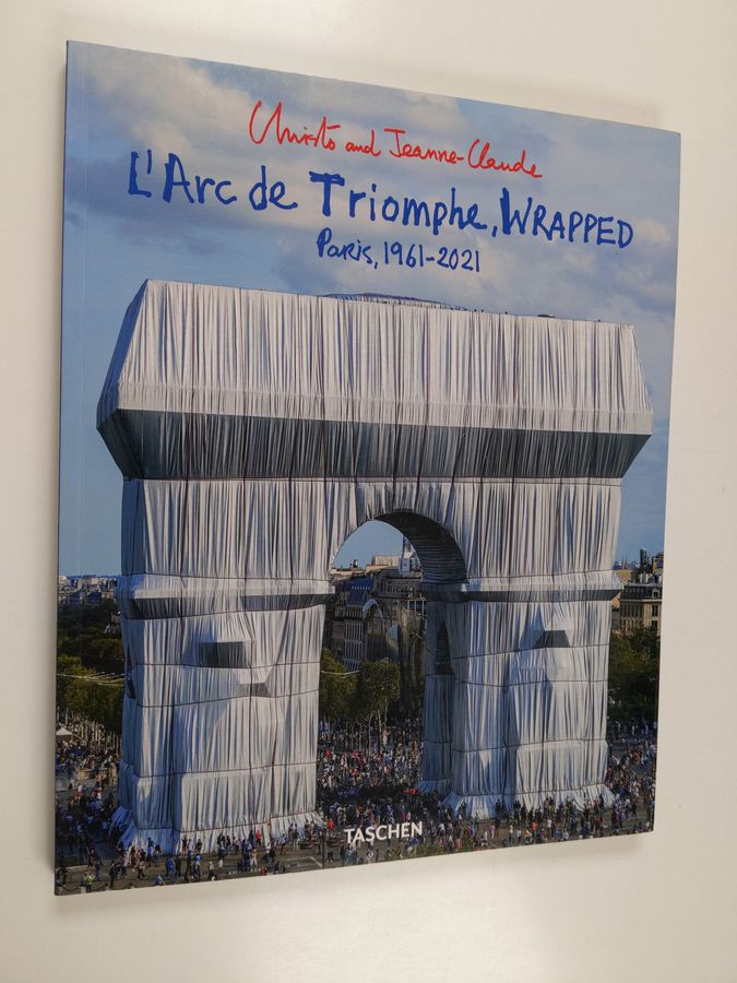 Christo and Jeanne-Claude. L’Arc de Triomphe, Wrapped