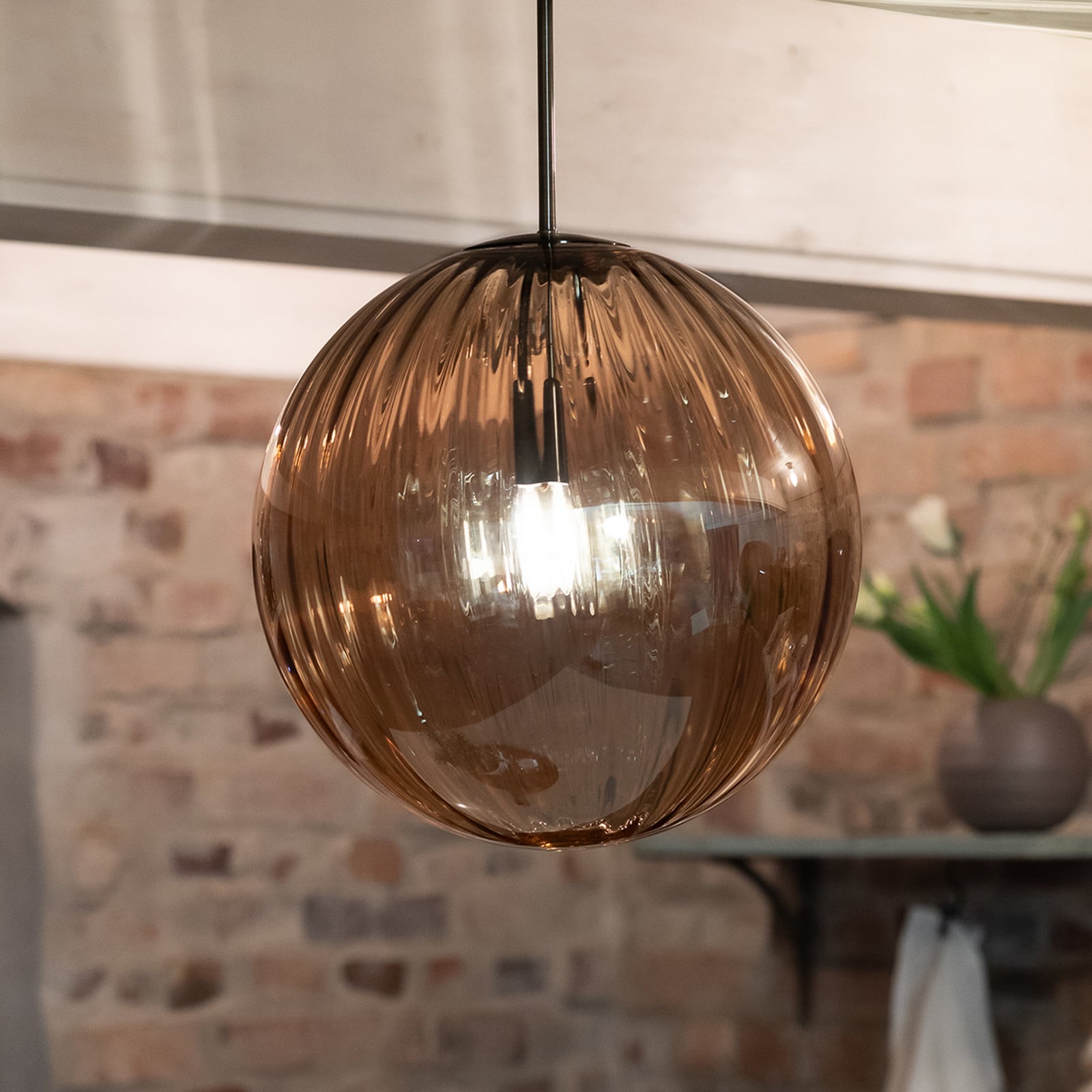 Fengari 1 Riippuvalaisin Antique Brass/Amber - Markslöjd - Olohuone - Skandinaavinen - Lasi - Varjostimella