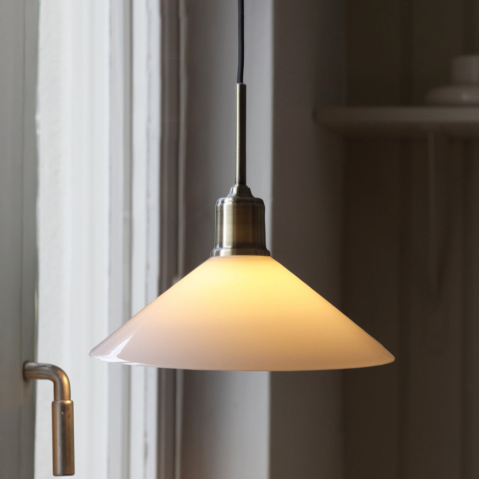 Vela Riippuvalaisin Antique Brass/Shiny White - Markslöjd - Olohuone - Lasi - Yksilamppuinen