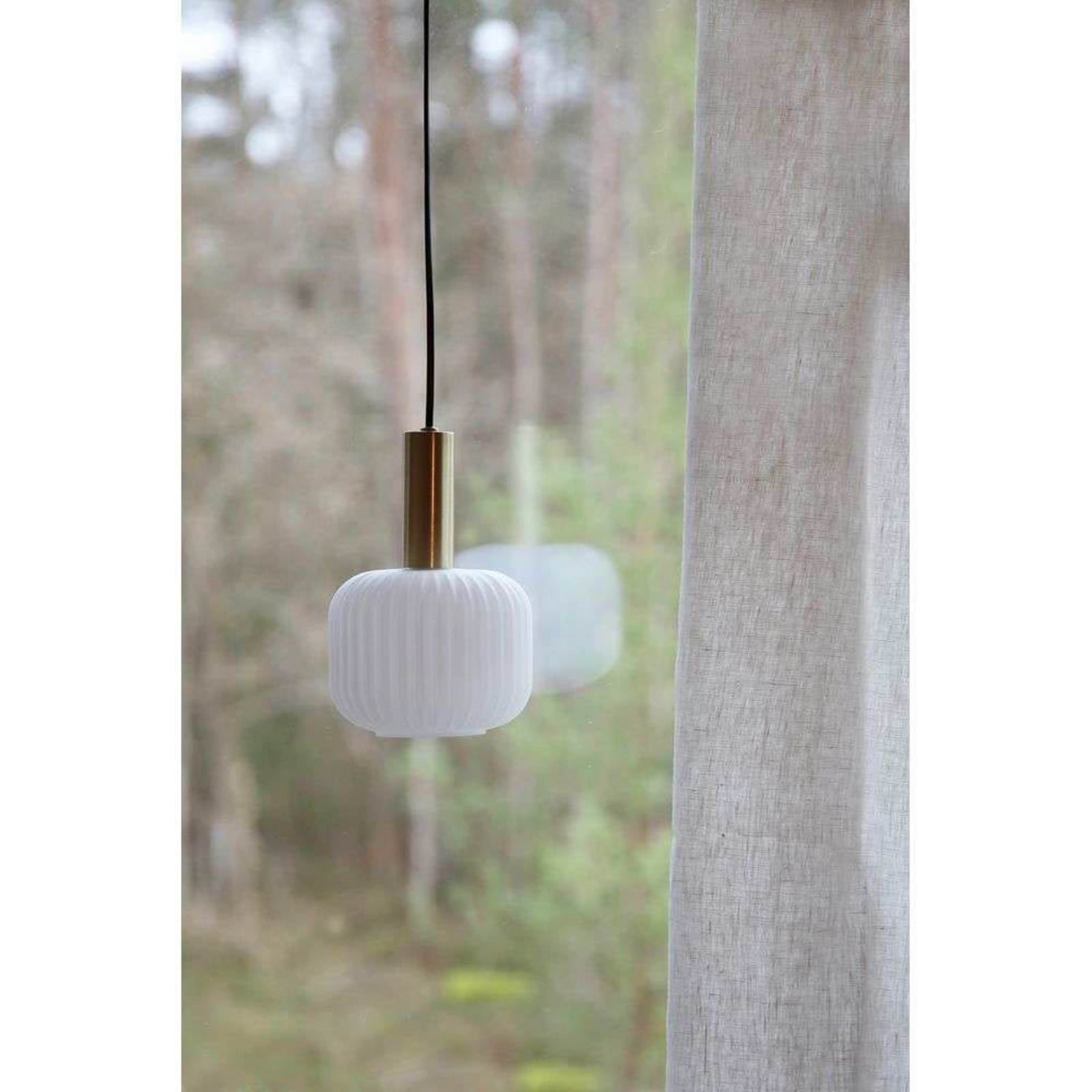 Sober Riippuvalaisin Small Brushed Brass/White - Markslöjd - Olohuone - Lasi