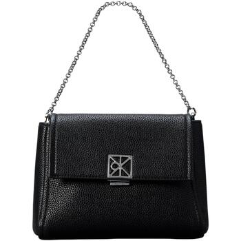 Calvin Klein Olkalaukku 'Emblem Pebble Grain' musta