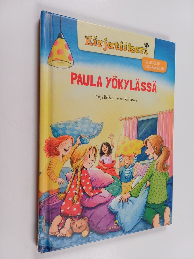 Paula yökylässä