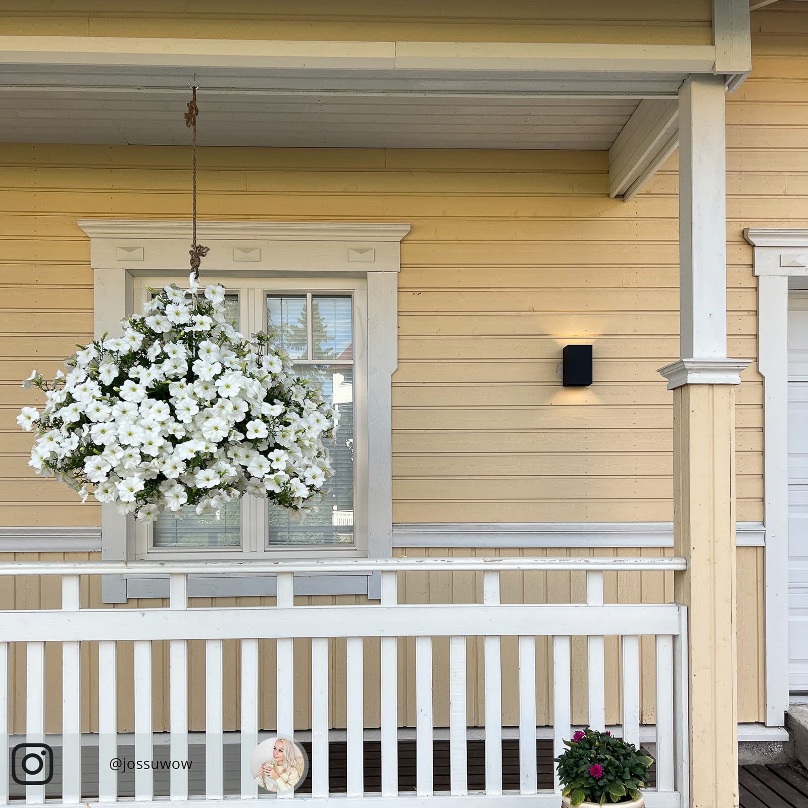 Philips Hue White and Colour Ambiance Resonate Ulkouima seinävalaisin