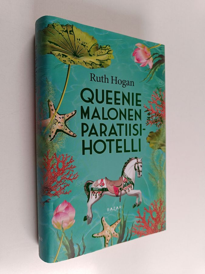 Queenie Malonen Paratiisihotelli