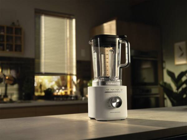 KitchenAid Pure Power 5KSB2073EPL 1200 W 2,0 l -tehosekoitin, musta/valkoinen