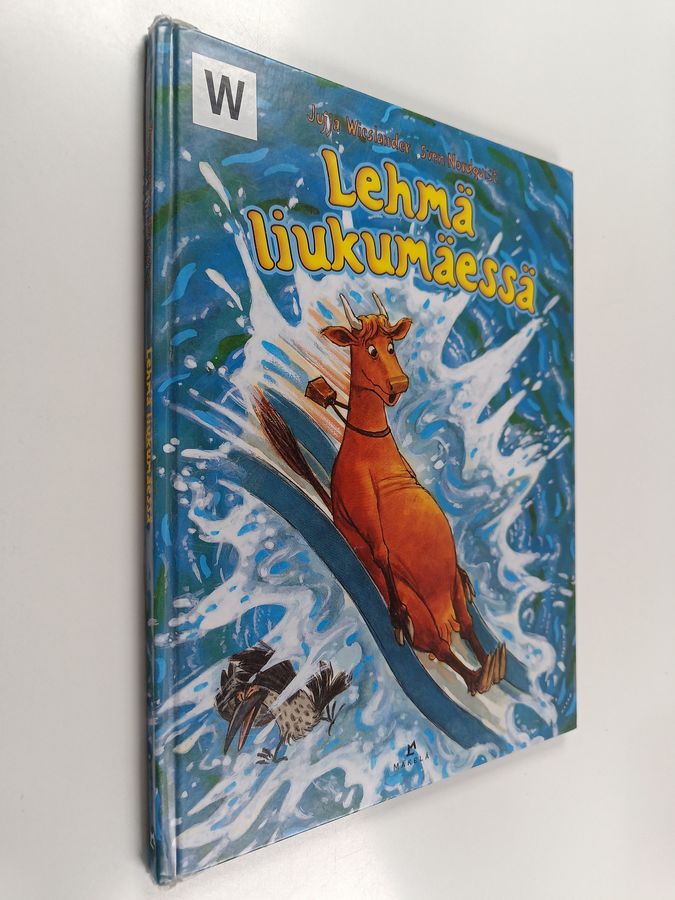 Lehmä liukumäessä