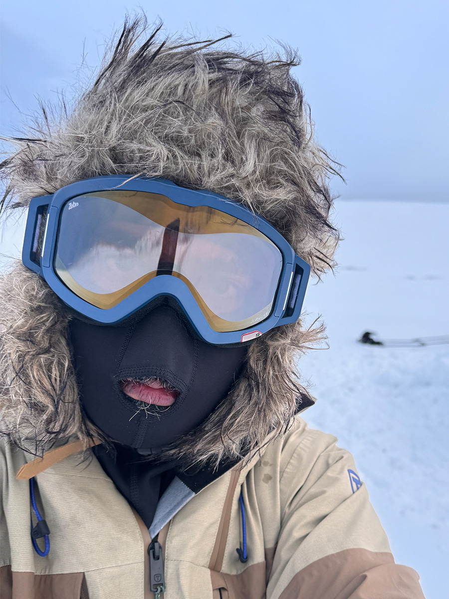 Svala Tundra Huppu Musta M