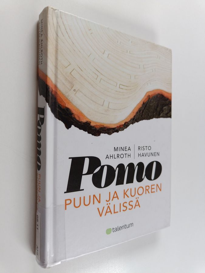 Pomo puun ja kuoren välissä