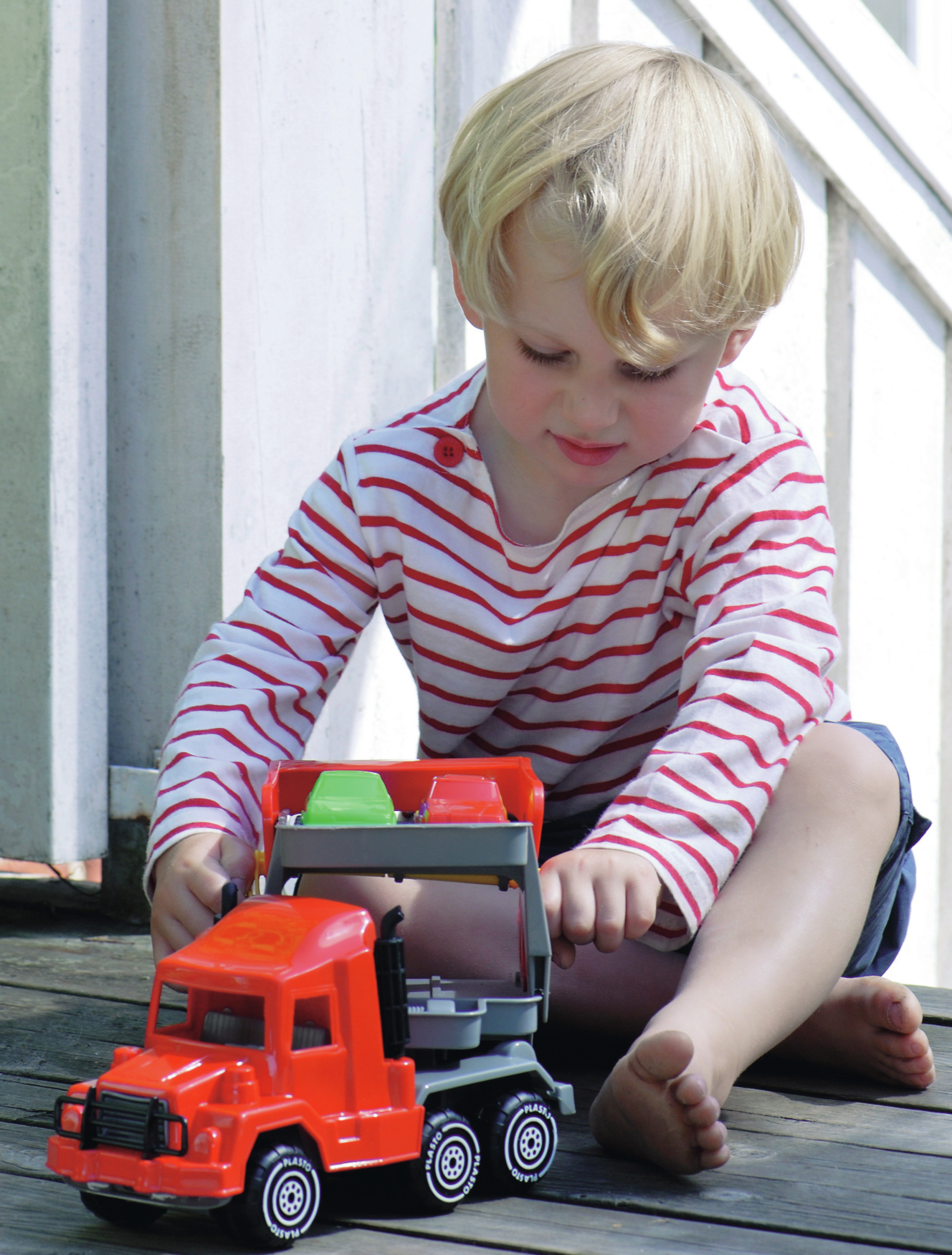 Plasto Car carrier with 4 cars 47 cm
