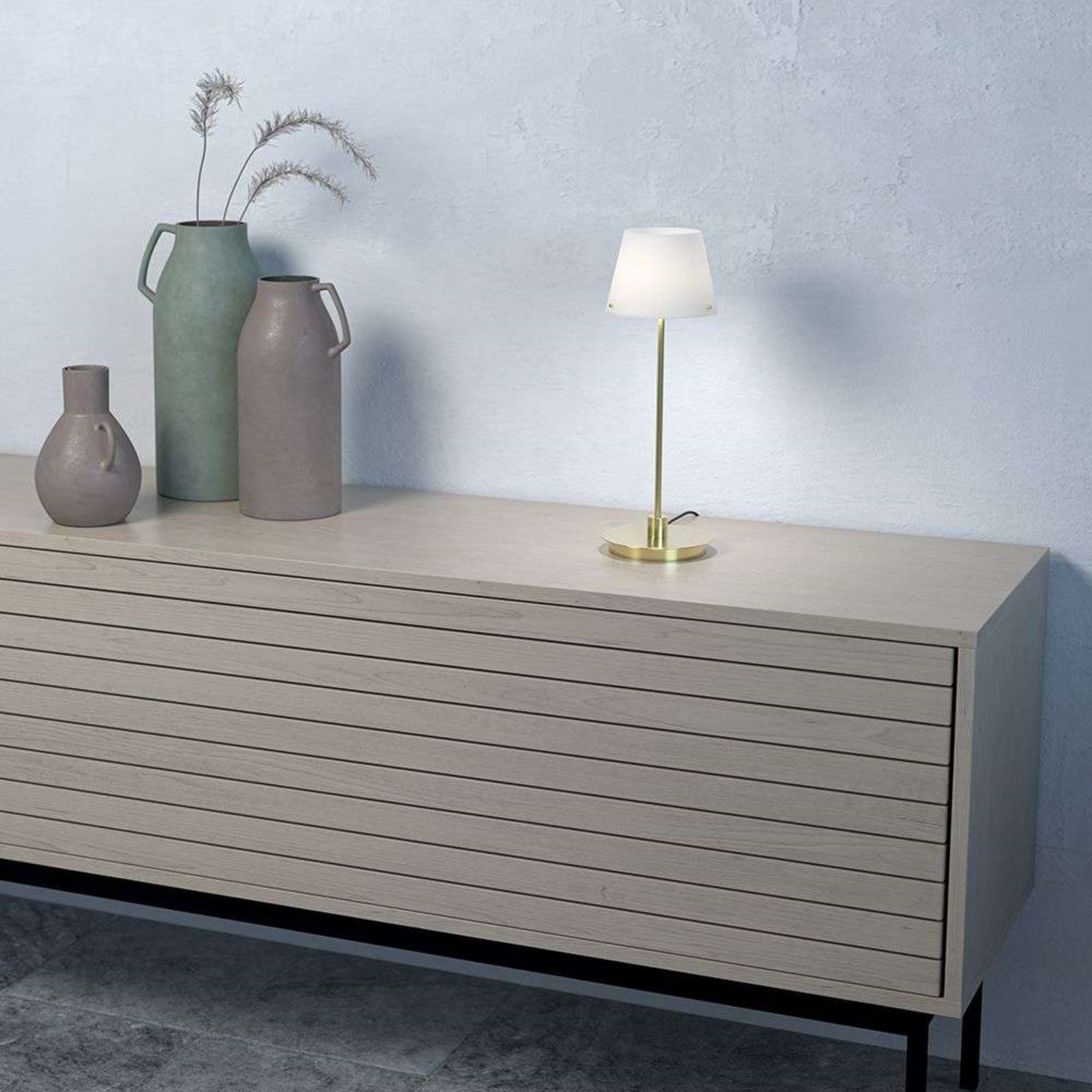 Gil il Grande Pöytävalaisin Satin/Brass - Herstal - Olohuone - Metalli