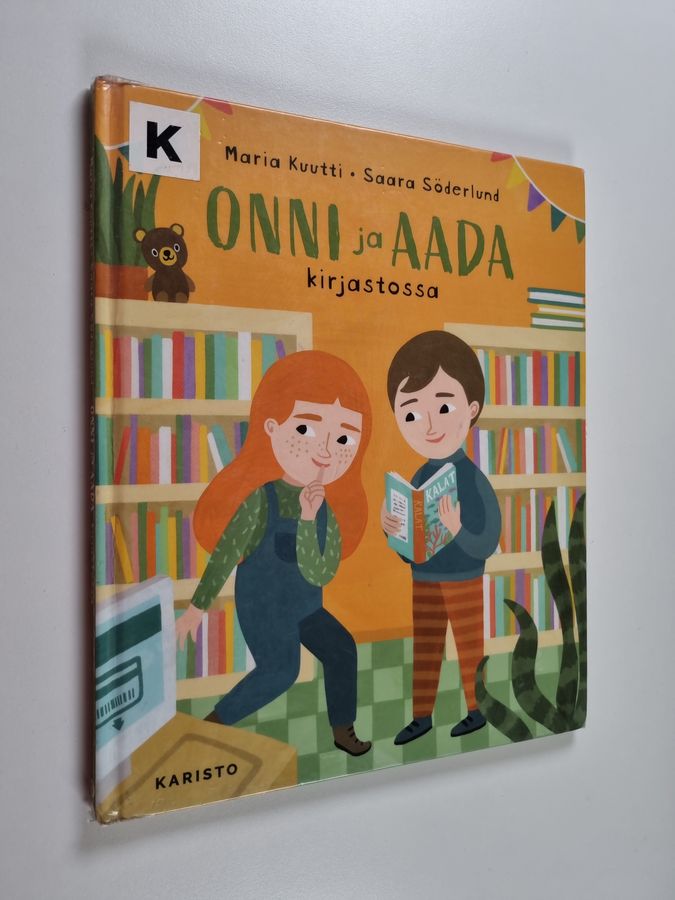 Onni ja Aada kirjastossa