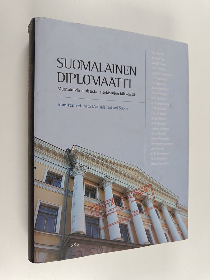 Juhani Suomi ym. : Suomalainen diplomaatti : muotokuvia muistista ja arkistojen kätköistä