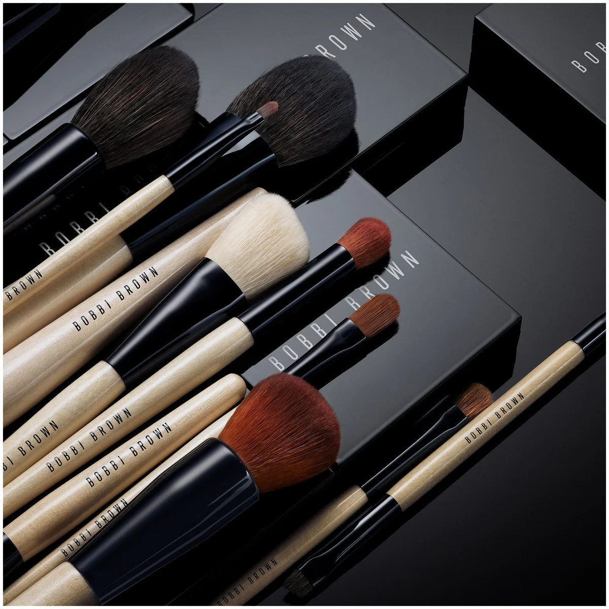 Bobbi brown (Täysi peittävä kasvoharja)