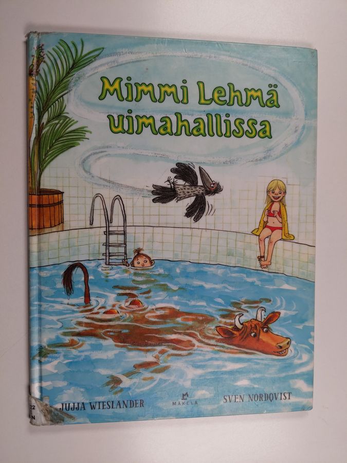 Mimmi Lehmä uimahallissa