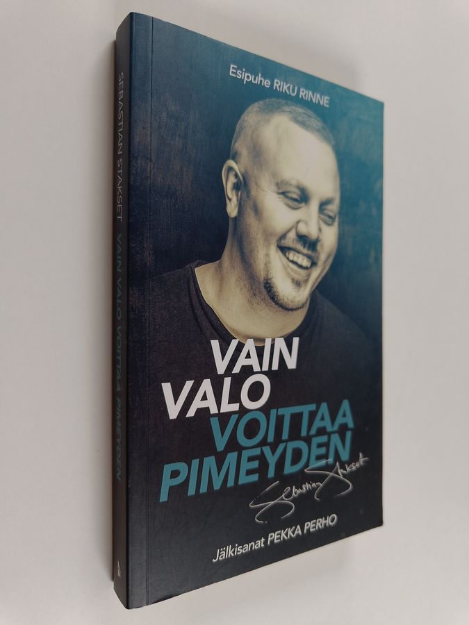 Vain valo voittaa pimeyden